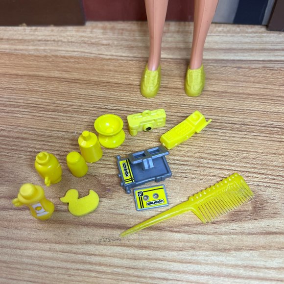 Vintage 1998 Barbie Doll - Picture 3 of 13